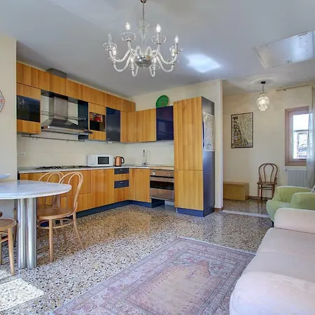 Appartement Arriving By Train, 4pax, Aircond, Wifi