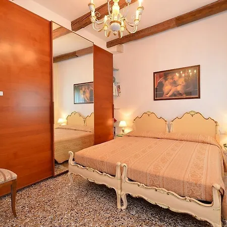 Appartement Arriving By Train, 4pax, Aircond, Wifi *