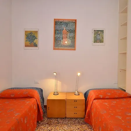 Arriving By Train, 4pax, Aircond, Wifi * Venise
