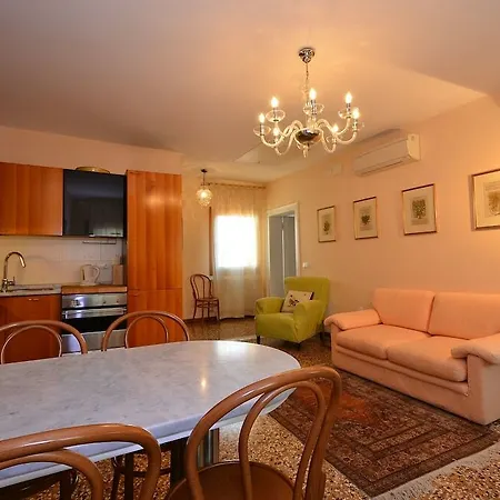 Arriving By Train, 4pax, Aircond, Wifi