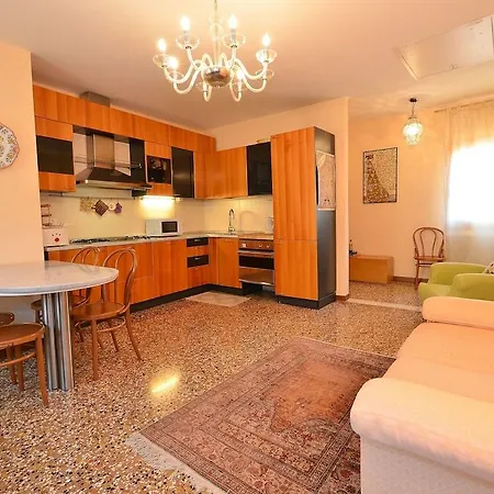 Arriving By Train, 4pax, Aircond, Wifi Appartement *