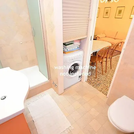 Arriving By Train, 4pax, Aircond, Wifi Appartement
