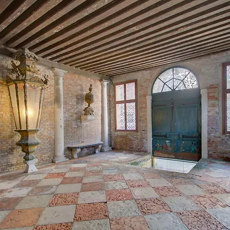 Arriving By Train, 4pax, Aircond, Wifi Appartement