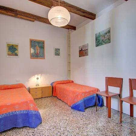 Appartement Arriving By Train, 4pax, Aircond, Wifi